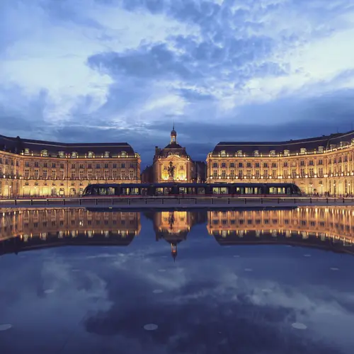 La majestueuse place de la Bourse à Bordeaux 