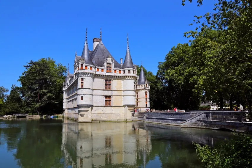 Vue sur le château d'Azay le Rideau 