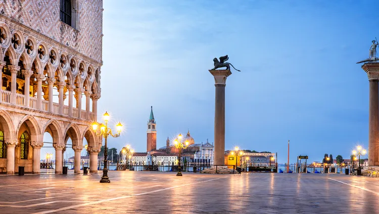 La Grande Place de Venise de nuit 