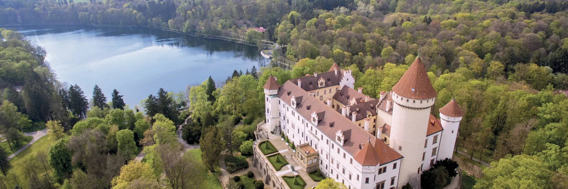 Vue en hauteur du château de Konopsite 