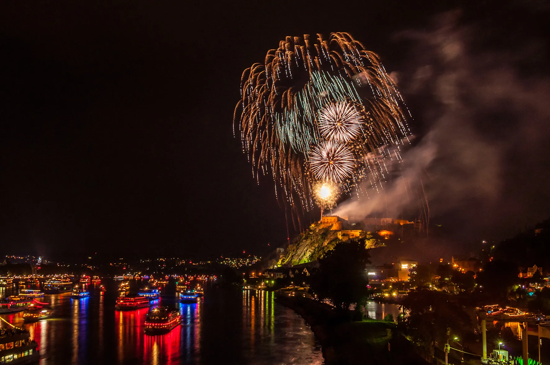 Les feux d'artifices du Rhin en flammes à Coblence 