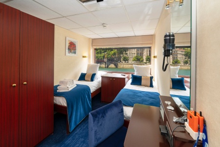 UPPER DECK 2 BEDS CAT A