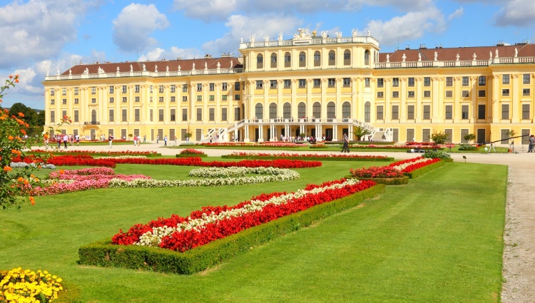 Austria River Cruises 2024 2025 CroisiEurope Cruises   Autriche Danube Vienne Palais De Schonbrunn Tupungato