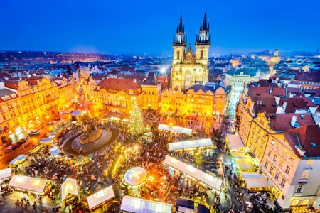 Vue aérienne sur le marché de noël de Prague 