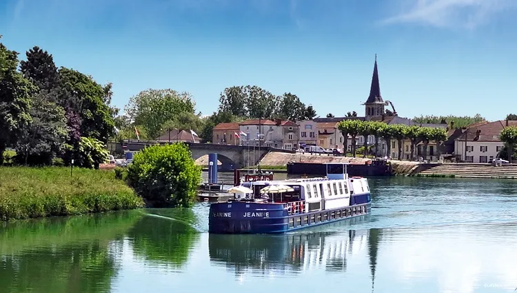 Péniche Jeanine en navigation 