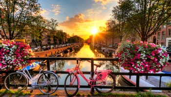 Coucher de soleil sur la ville d'Amsterdam 