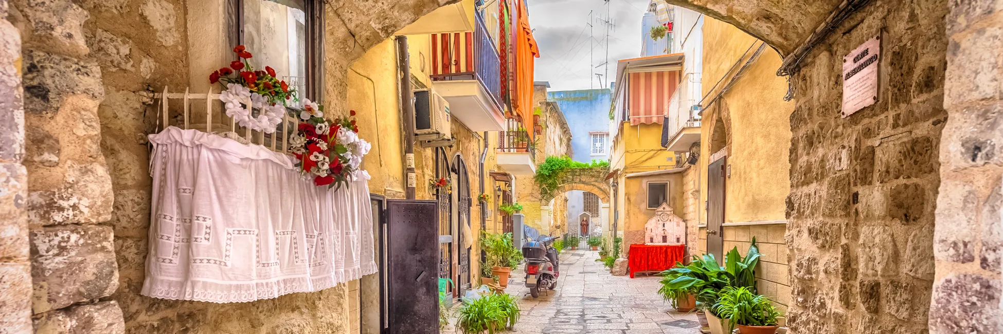 Jolie ruelle de la vieille ville de Bari