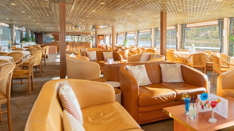 lounge bar with dancefloor