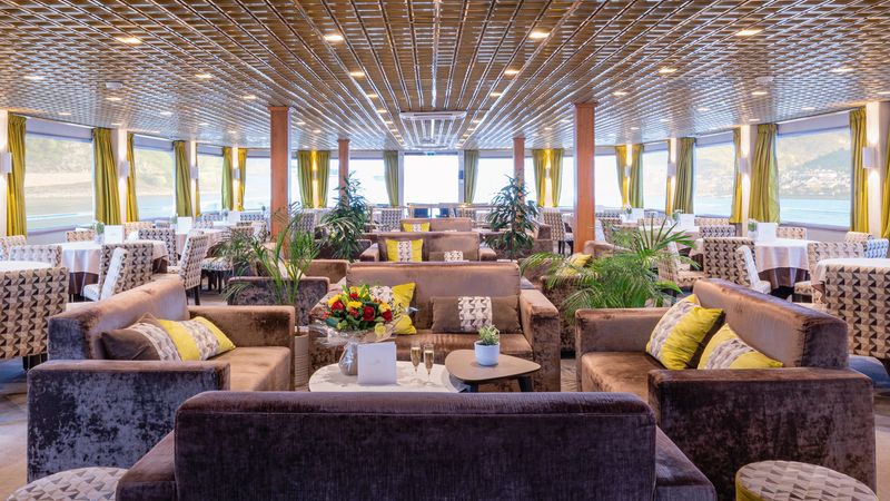 lounge bar with dancefloor