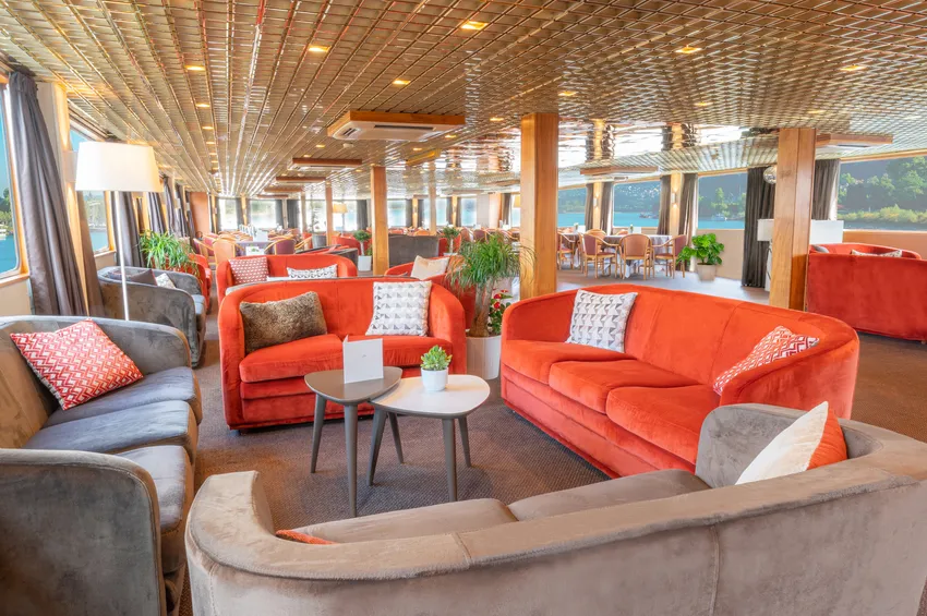 Bar on the MS L'europe 
