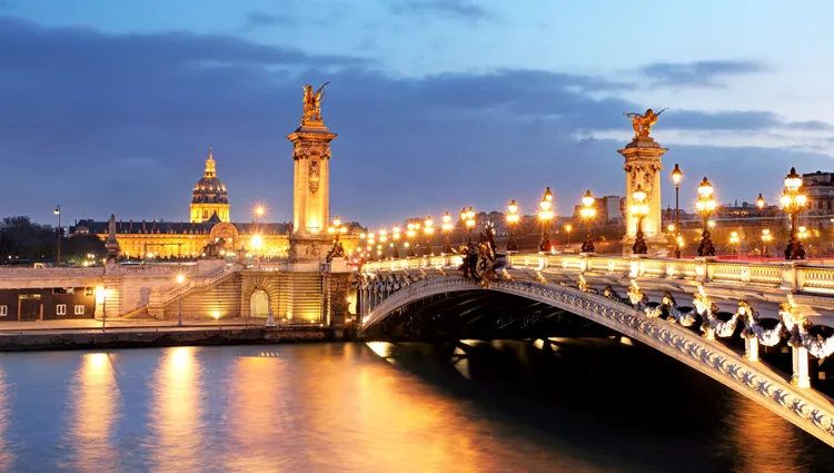 Le pont Alexandre III de nuit 