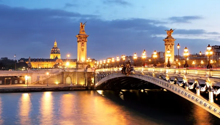 Le pont Alexandre III de nuit 