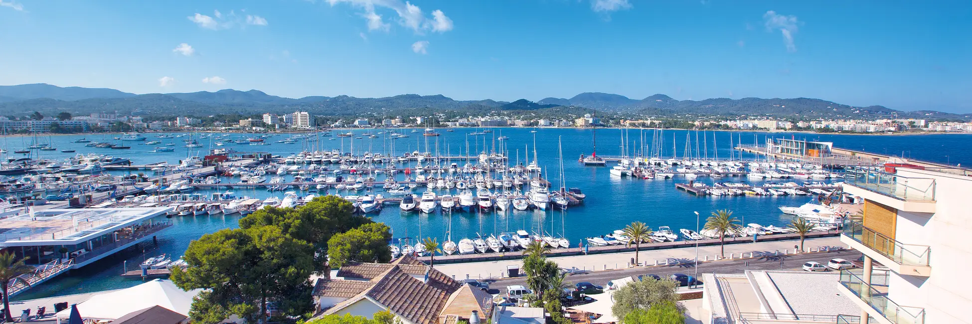 Ville portuaire de San Antoni à Ibiza 