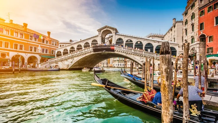 L'emblématique pont du Rialto à Venise 