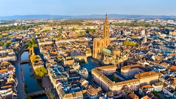 Vue aérienne de Strasbourg et sa cathédrale 