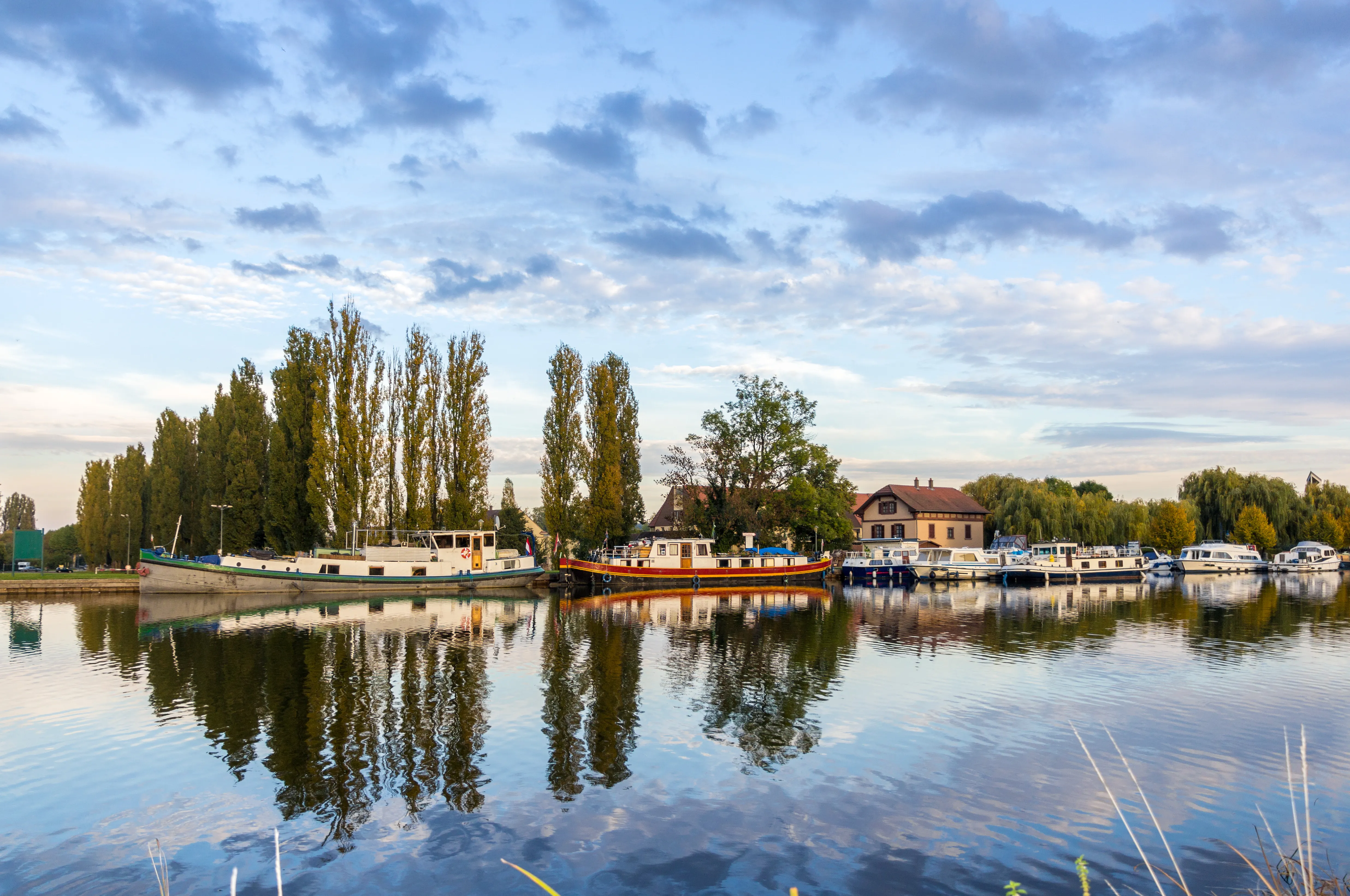 Le canal de la Marne traversant Saverne 