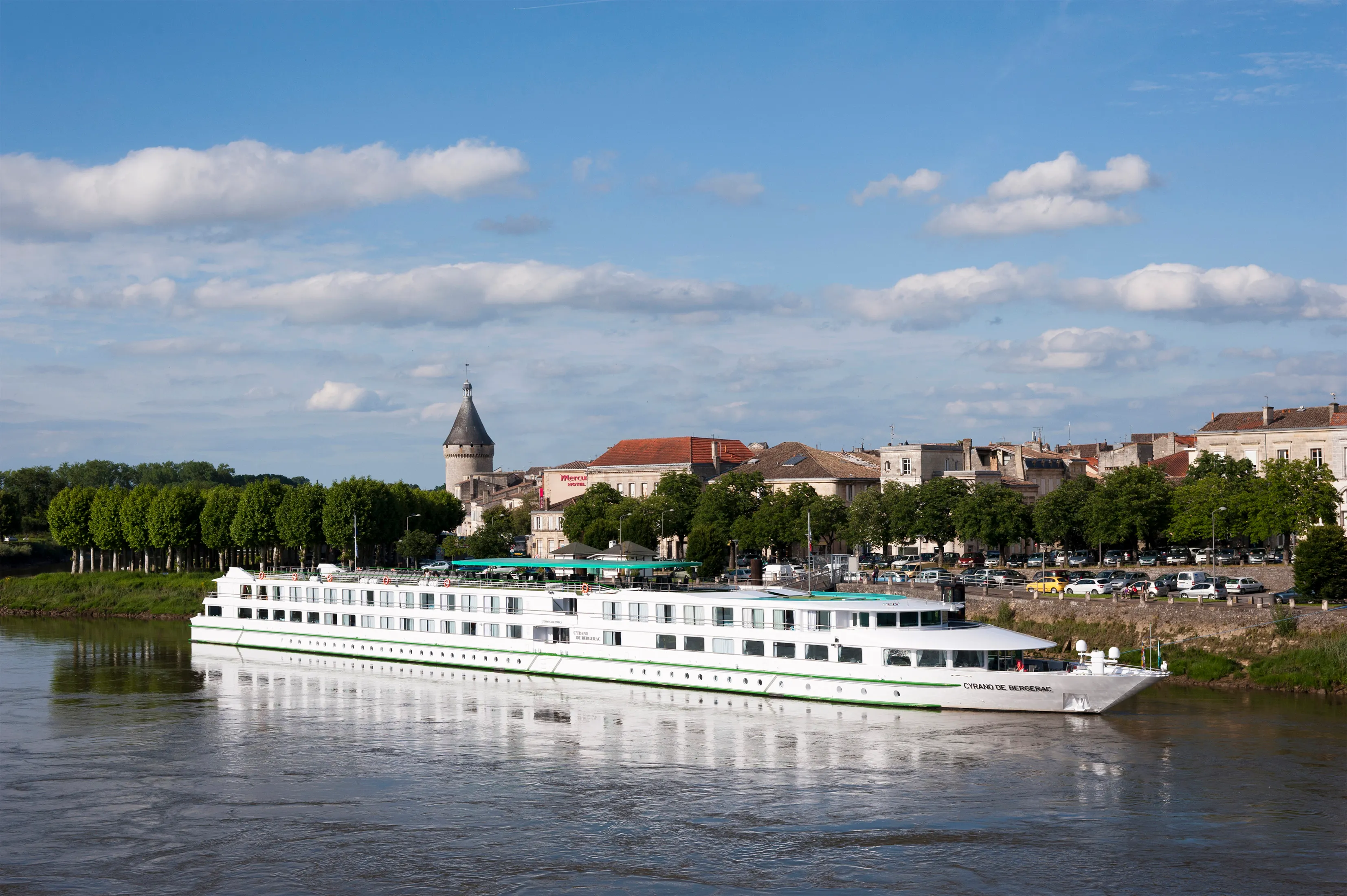 MS Cyrano de Bergerac in sailing