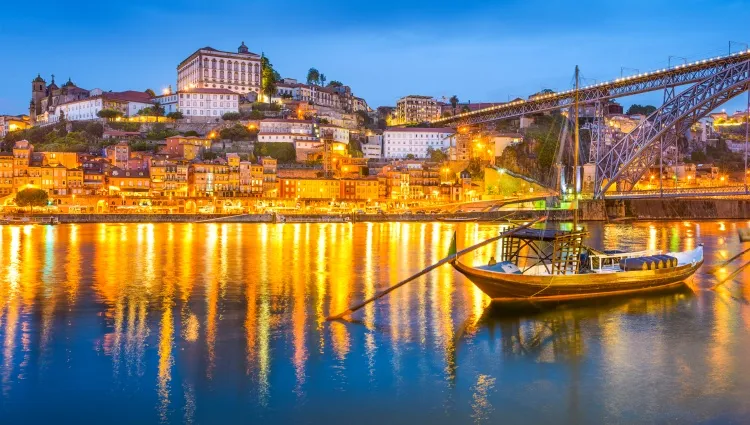 La ville de Porto de nuit 