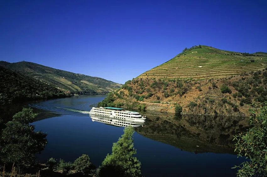 MS Fernao de Magalhaes en navigation sur le Douro