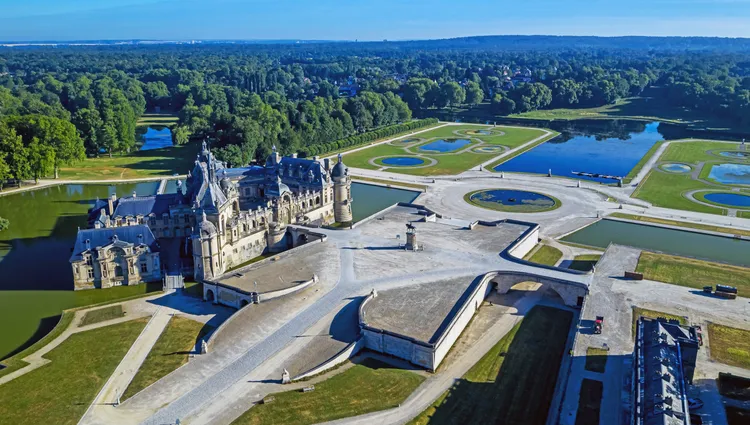 Vue aérienne sur le château de Chantilly 