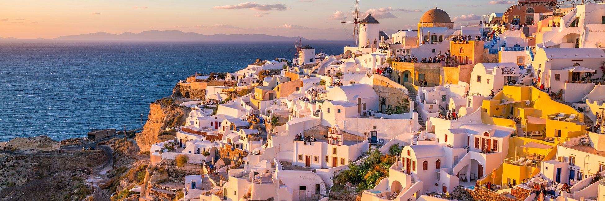 https://images.croisieurope.com/media/1aebb72b-4750-46a3-ac1b-9472eba3befc/13/grece-mediterranee-santorin-slider-croisieurope-f11photo