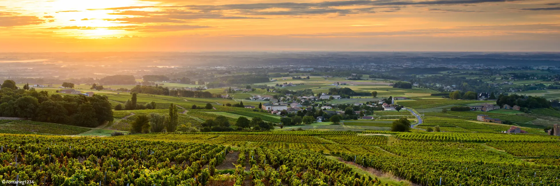 Slider coucher du soleil sur vignes de Beaujolais 