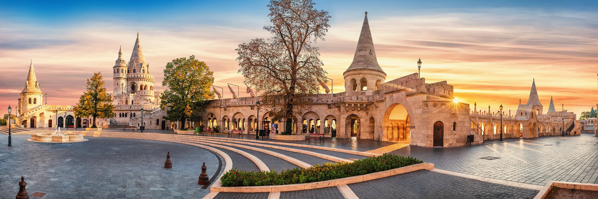 La promenade de plaisance de Bastion des pêcheurs à Budapest 