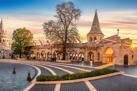 La promenade de plaisance de Bastion des pêcheurs à Budapest 