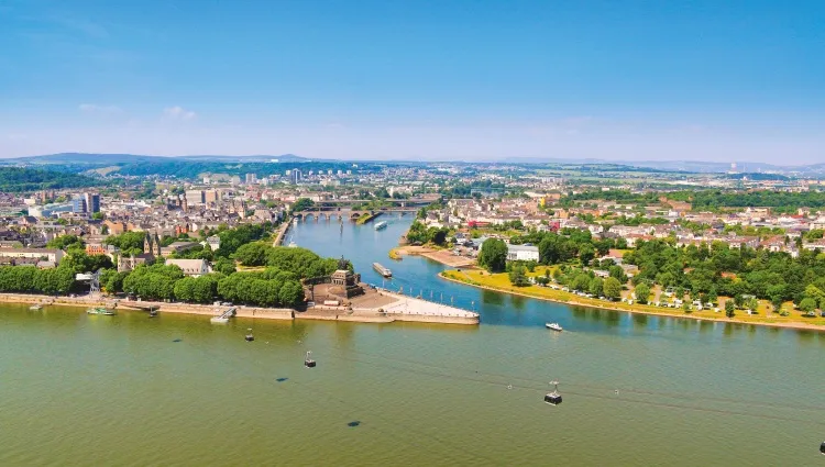 Vue panoramique sur Coblence et le Rhin 