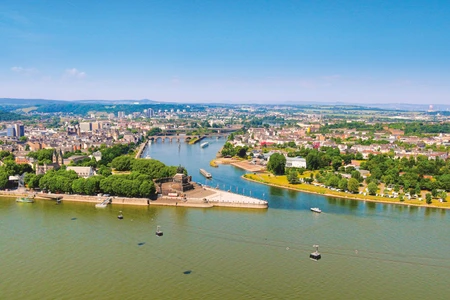 Vue panoramique sur Coblence et le Rhin 