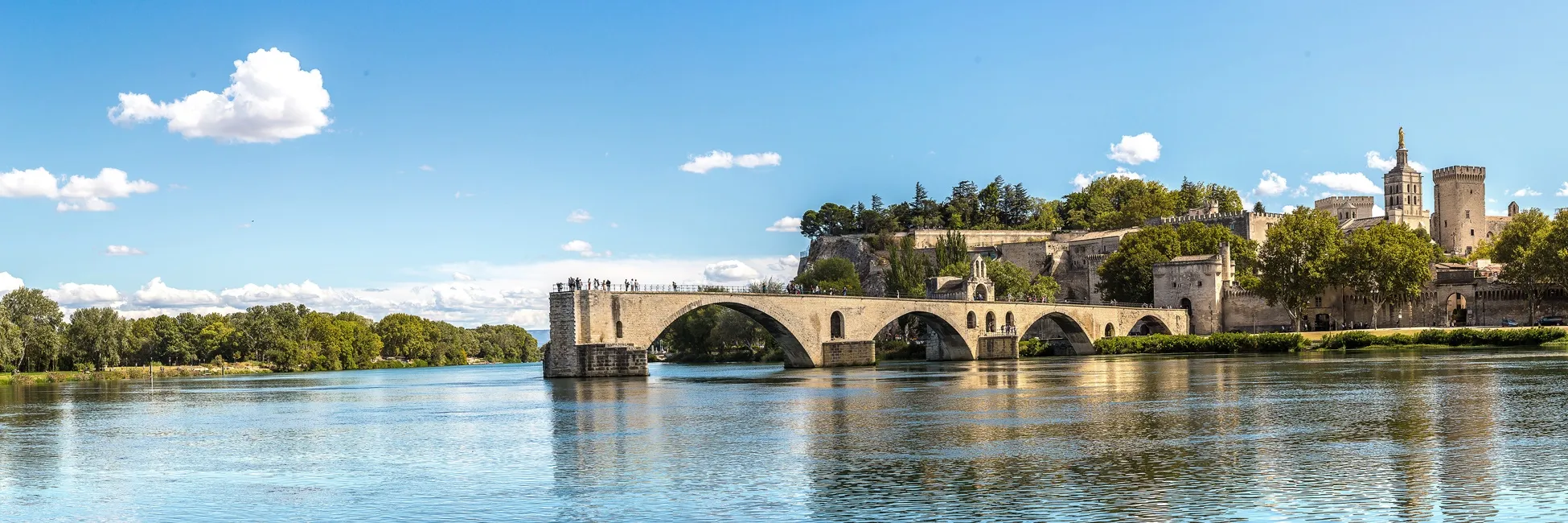 Avignon et son fleuve le Rhône 