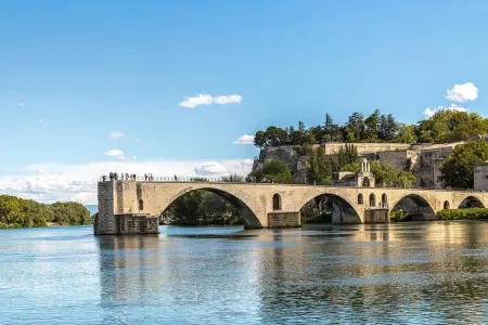 Avignon et son fleuve le Rhône 