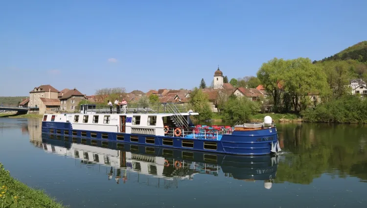 Péniche Jeanine de profil 