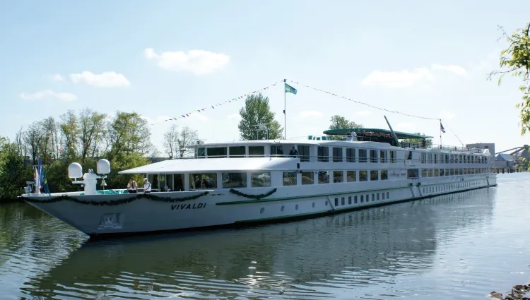 SINGLES HOLIDAYS - CHRISTMAS MARKET CRUISE