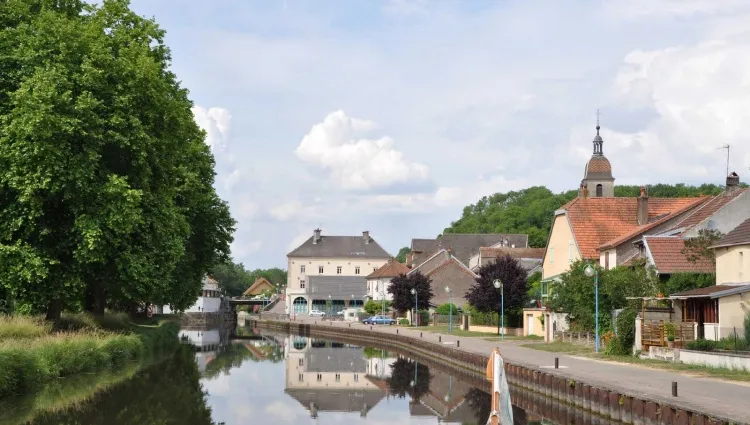 Canals in Port sur Saone 