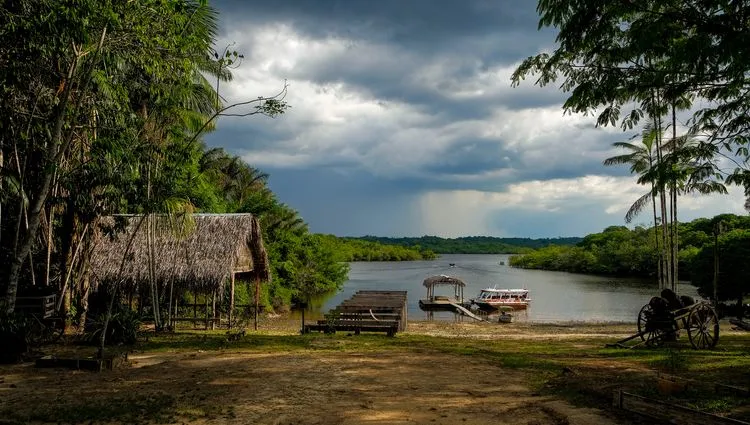 Dans un village en Amazonie 