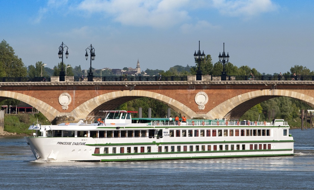 river cruise on the dordogne