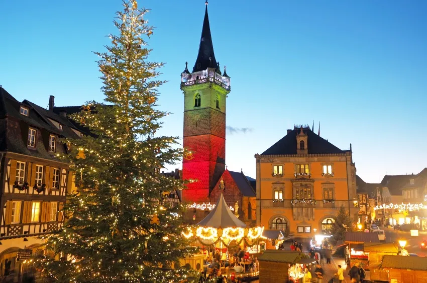 Place du marché de Noël à Obernai 