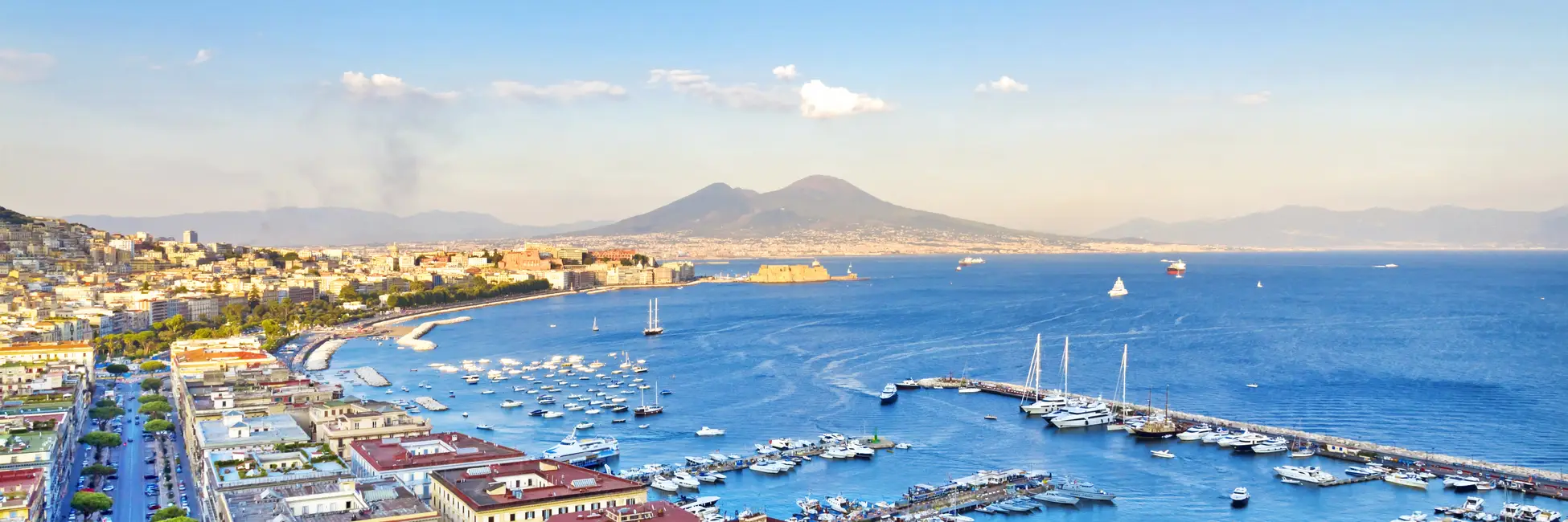 Vue sur le port de Naples 