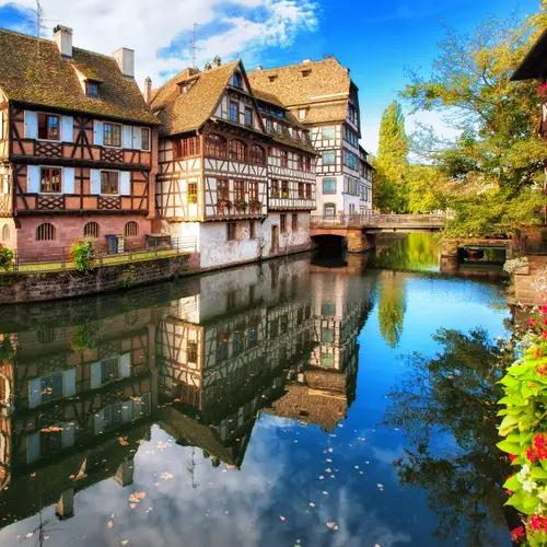 Canal fleuris de la Petite France à Strasbourg