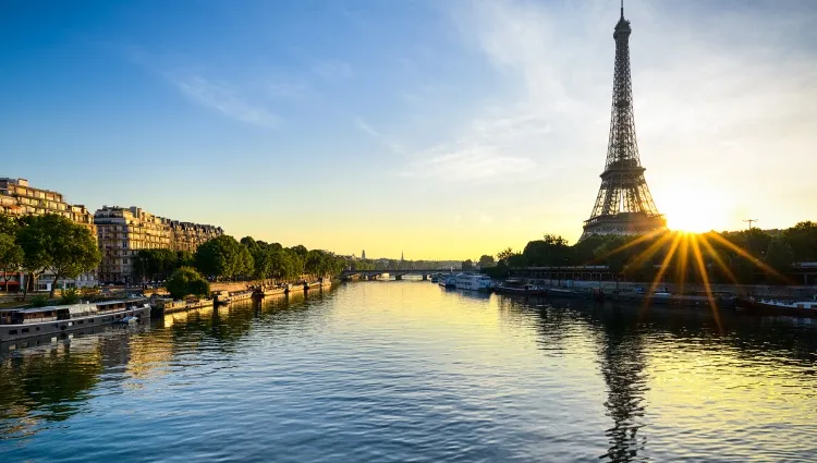 La Tour Eiffel au coucher du soleil 