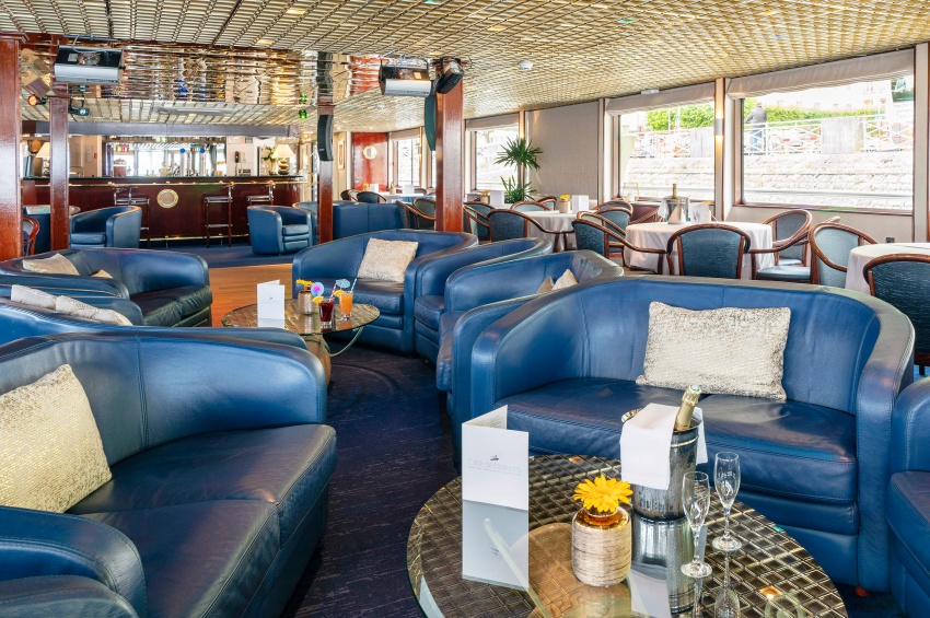 Lounge bar of the MS Mistral