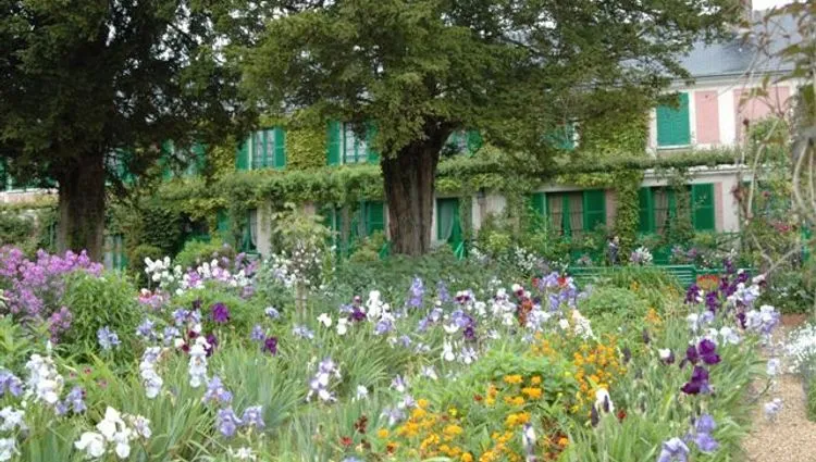 Jardins fleuris de la maison Monet 