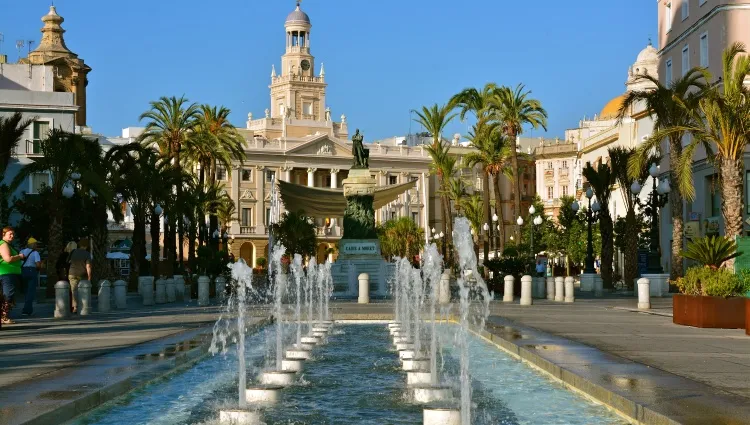 Espagne-Cadix-Fontaine-Monument-Palmier