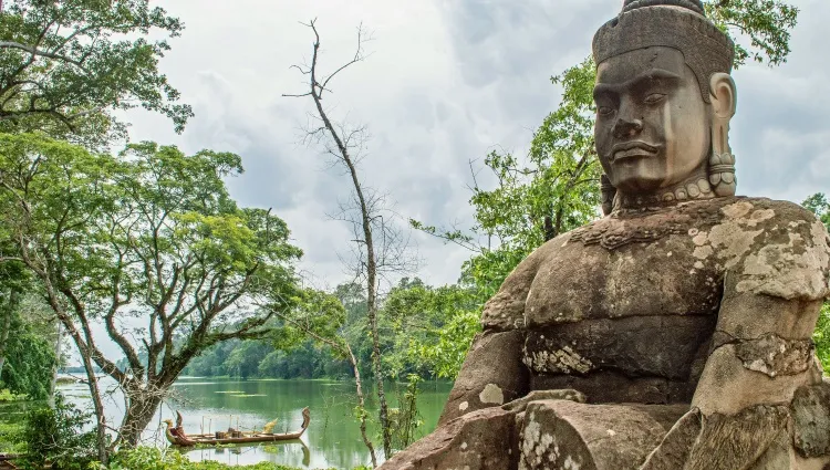 Statue à l'entrée d'Angkor Wat