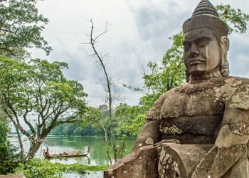 Statue à l'entrée d'Angkor Wat