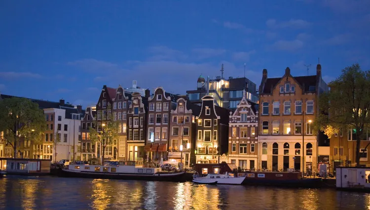 Les quais d'Amsterdam de nuit 