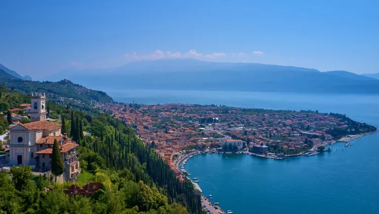 Vue sur le lac de Garde et Toscolano-Maderno 