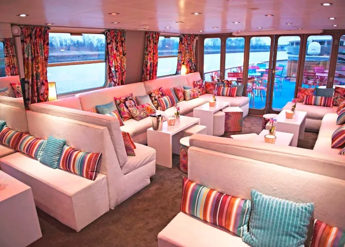 Lounge bar of the Jeanine vessel