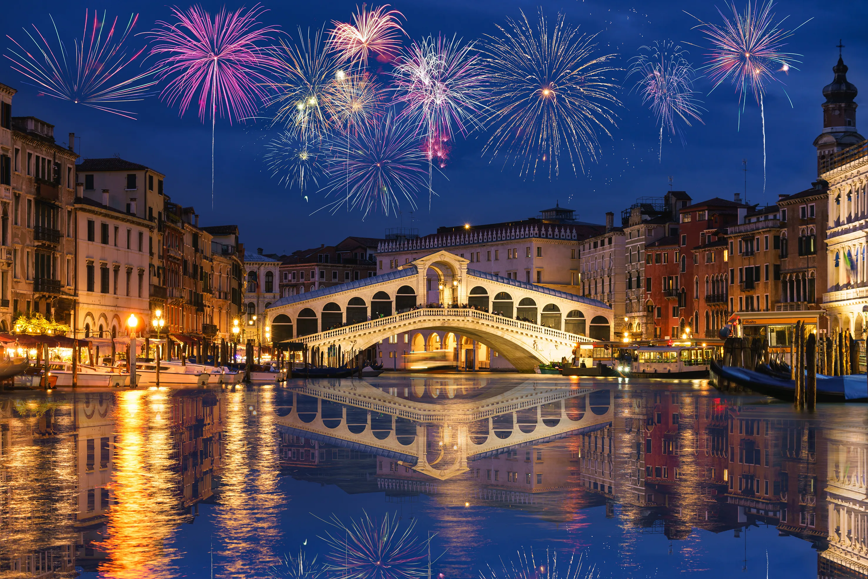 Célébration de la Nouvelle Année sous les feux d'artifices de Venise 